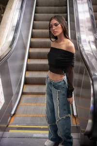 miyu_lu Between graffiti and neon lights... here I am 💚 Pic 5