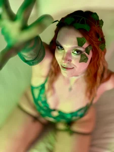 AvaLarson Poisonous ivy Pic