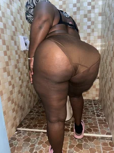 Shaila_ray My thick body fits everywhere 💦🥵 Pic 8