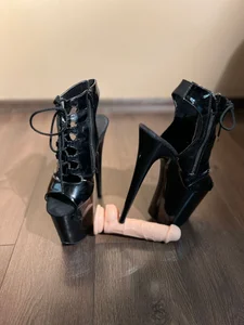 AlizzzStorm Wanna try my heels? зображення