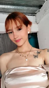 MelodyMansson Hey you… I’m already live and glowing for you ✨ Come see what I’m wearing… or maybe help me take it Foto 2