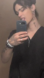 loverboy02142 Public - {count, plural, one {תמונה אחת} two {שתי תמונות} many {# תמונות} other {# תמונות}}