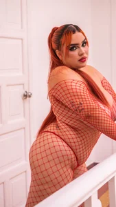 Victhoria_Red Public Poză 3