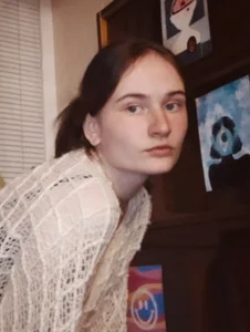 L1ittle_kitty_ there was just good lighting here, so I took a picture lol) Pic