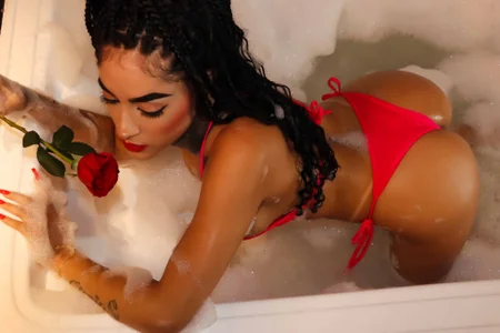 danna_berlin_ Come immerse yourself in my thoughts 💋🍷😉 Pic 2