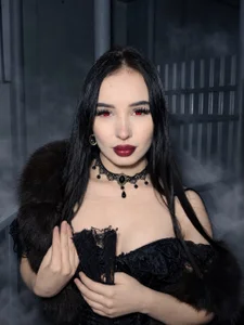 ArianaLimのhalloween2の 3枚の写真