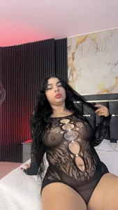 💕 I’m finally back! I’ve missed you… and I’m coming with surprises! 😘 de Hannasscott  Imagens