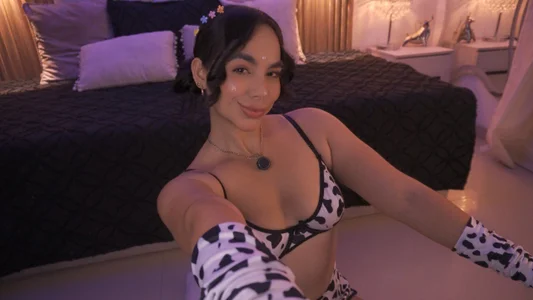 imLeanna_ You have a way of making temptation look effortless. Kuva