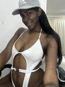 Alma_Stevenson: Sport 🧢 ( 2 фото)