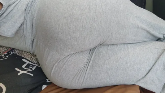 Zdjęcia bihar_sexy_tatto Pleasure pump in yoga pants:  2