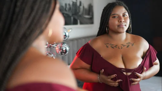 - What you see in the mirror is just the beginning 💓 de Valentina_belmont  Imagens