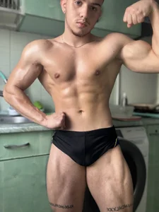 muscle de Airon2244  7 photos