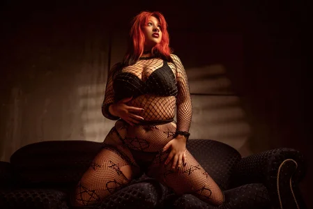 _carlotta_x Lines that tell stories. 🔥  2টি ছবি