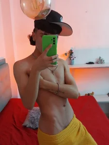 XanderGrey8: Just a sensual boy 🔥 ( 2 фото)