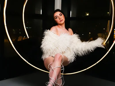 Taste_Jennyy white Pic 2