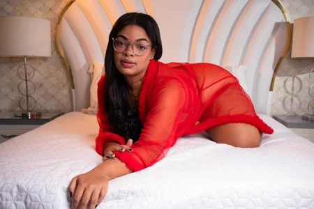 YazminJenner sexy curvy Pic 4