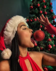 Kleverly_Manson1 Make a wish with me on a new year's Pic