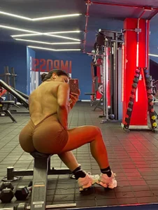 ada_lee1 Do you train with me? Bilde 3