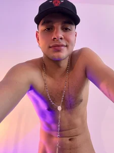 Amadeo_Wild A seductive angel 😎😎 Pic 4