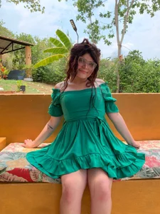 dayis_butera With a green dress Pic 2