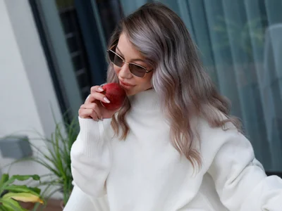 HoneyBlondiex Your favorite fall girl 🤎 Gambar 2