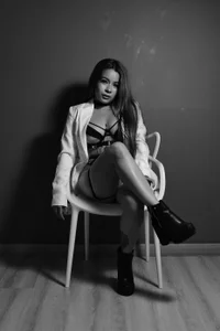 LiaCathaleya B&W Pic