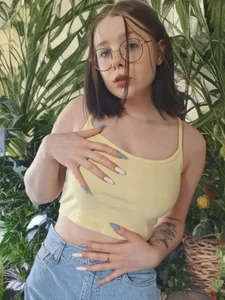 MollyKissXXX Public Pic 3