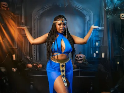 AlisonTravis Hallowen🎃💙 Pic 2