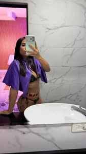 mia_hank Dressed to tease, made to tempt.😈🥵 Foto