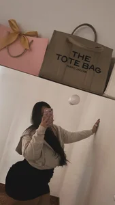 Mmm de Abby_Collings  2 Imagens