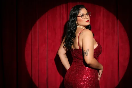 AlinaVegaa_ From experience music years 80 <3 Pic 2