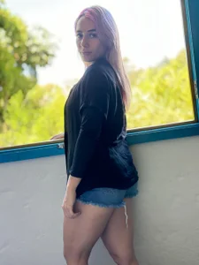 Lissaa_Brown Public Pic 2
