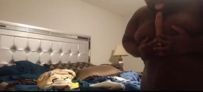 ChristinaChristy Pics of Me Sucking Dildo between my Boobs after I Smacked my Ass 사진 9