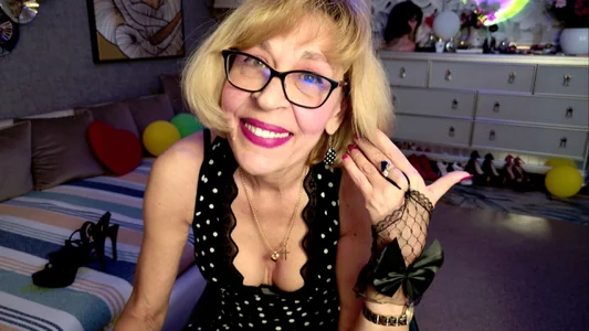 HornyMilf_555 I am relaxing. Immagine  6