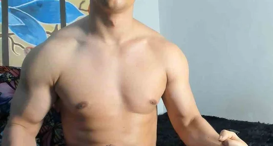 bouncing pecs de cory_okell  Imagens