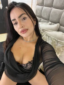 ZaraVesari: Look at me like we're alone 💜 ( 2 фото)