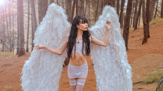 LadyLuminary "I'm warning you... my costume isn't the only thing that comes off easily." 😜🎃 Pic 3