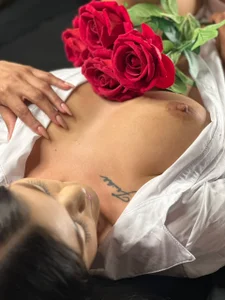 AlannaGil Rosa sensual Pic 6