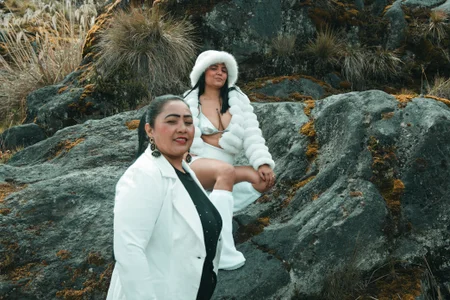 Karina_Mendoza The landscape is beautiful, but the focus is down here. 😉🌠🫦 Pic 9