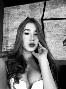 Vicky_Sky_ Black or white 😋 Foto 6