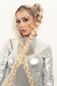 HannaConnor_ SILVER GLAMOUR Pic 9