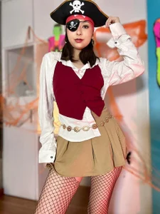 MilenaCrown Arrr...Who needs a captain when you can have me? 🎃 Pic 3