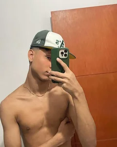 boyswantingplay 🫣 Poză 2