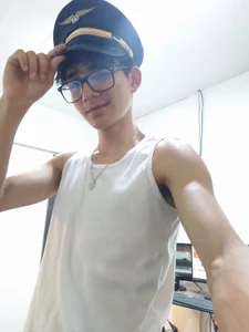 Welcome to Timi Airlines. Why aren't you on my stream? de tim_cooper  4 Imagens