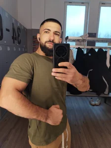 Tommy_Porn_ Public Pic 4