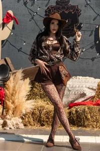 EmmaLawrens 𝚃𝚑𝚎 𝚋𝚎𝚜𝚝 𝚌𝚘𝚠𝚋𝚘𝚢 𝚍𝚊𝚢 Pic 2