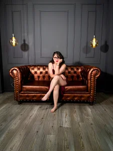 Violette_Blake_のSensual Red Dressの 2枚の写真