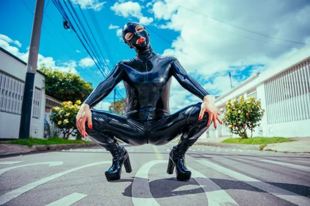 camila_chainn_ Do you want to lick my latex? 😏 🥵 Billede 2