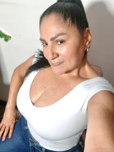 mature_bigboobs10 loving myself Fotka 2