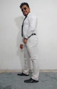 KalethBigDick white suit  4. fénykép